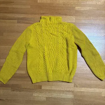 옐로우 컬러 니트