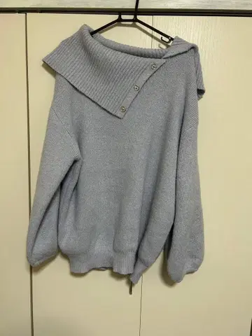 NICE CLAUP 블루 오프숄더 니트 미니 원피스