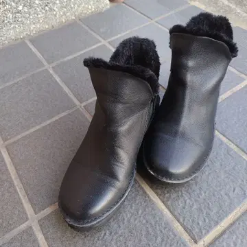 Doruchan 블랙 가죽 부티 235