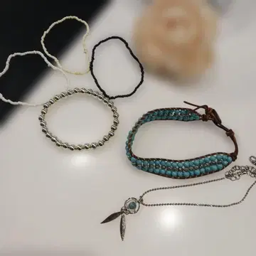 터콰이즈 비즈와 가죽 팔찌 세트