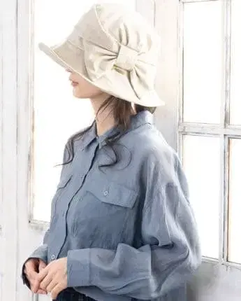 리본 포함 베이지색 넓은 챙 모자