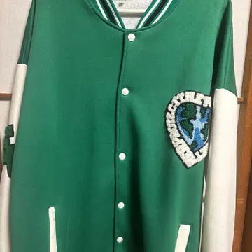바시티 자켓 그린과 화이트 하트 자수