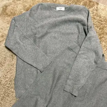 새상품급 그레이 긴팔 니트 셋업 슬로브 이에나