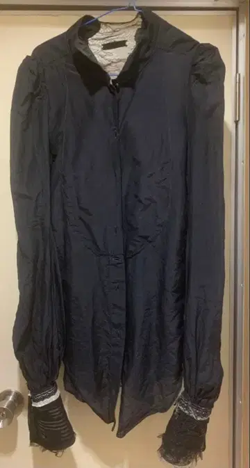 hyde 착용 if 센터 백 레이스 턱시도 (리메이크) 라르크