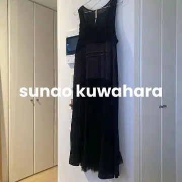 자수 목걸이 부착 슬리브리스 원피스 드레스