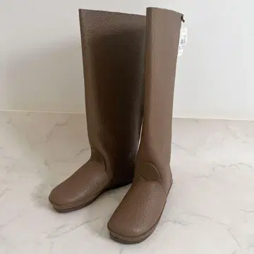 새상품 KOOS 코스 루카스 브라운 가죽 롱 부츠 주름 벨트