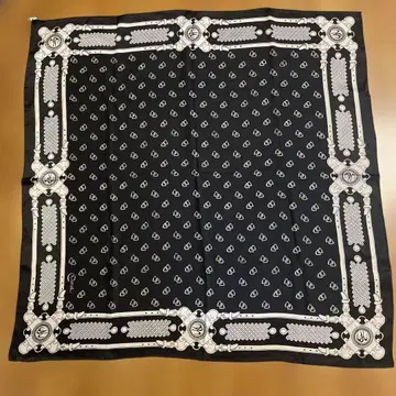 carat 캐럿 장식적인 패턴 블랙 스카프 78cm