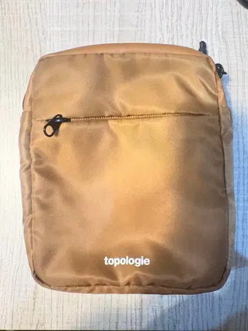 topologie 브라운 파우치