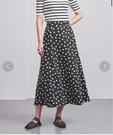 유나이티드 애로우즈 도트 세미 플레어 스커트