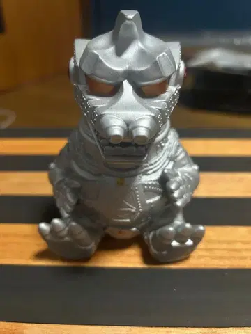 고질라 피규어 실버 약 10cm