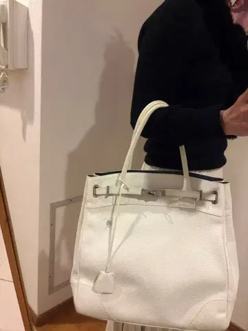 화이트 가죽 토트백 중형