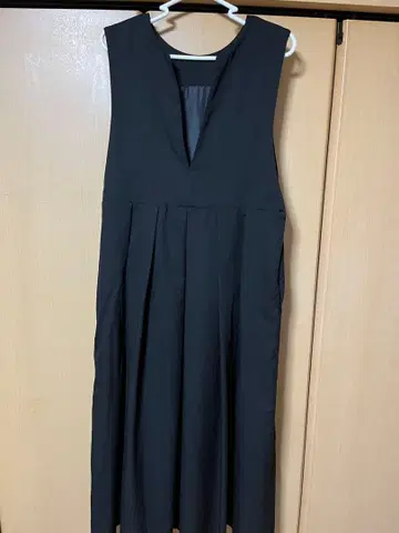 블랙 V넥 원피스 36/38 사이즈