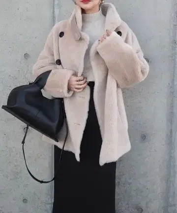 스탠드 카라 퍼 미들 자켓