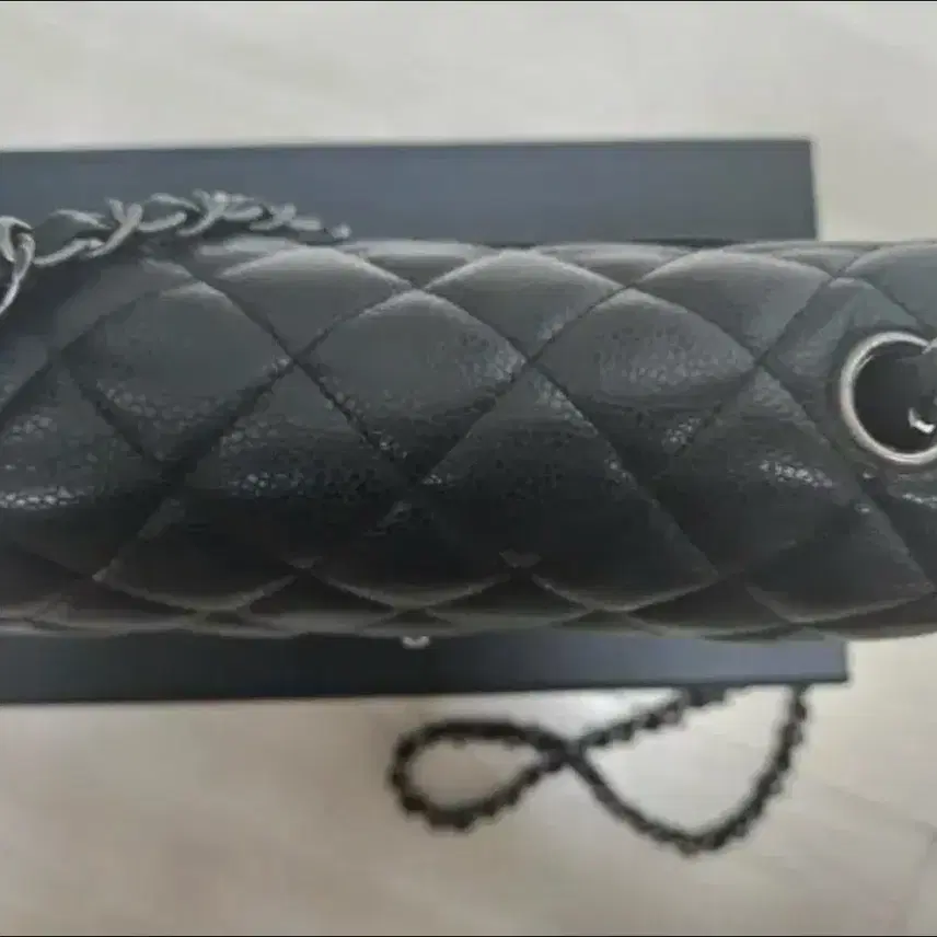 샤넬 뉴미니 블랙캐비어은장 21번대 판매중 사진 5