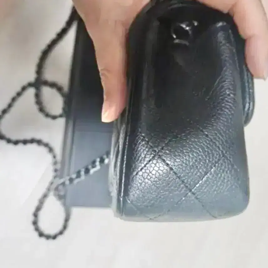 샤넬 뉴미니 블랙캐비어은장 21번대 판매중 사진 7