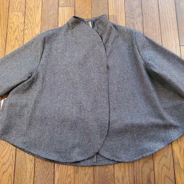 Finland의 VUOKKO 판초 숏코트