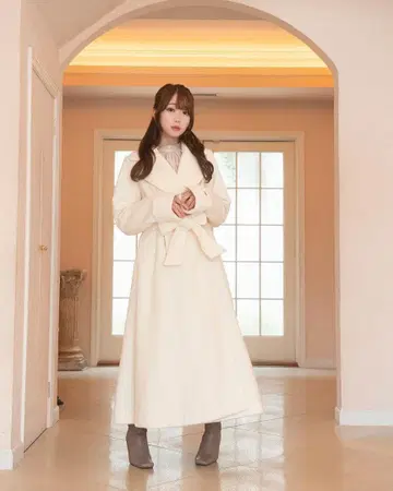 로제 뮤즈 롱 코트 화이트