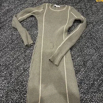 ZARA 카키 미디 원피스