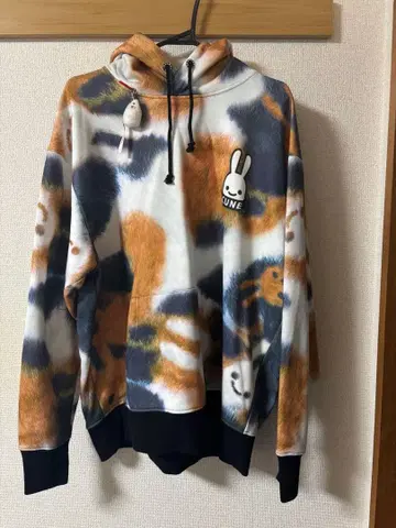 [ 레어 ] CUNE 삼색 고양이 패턴 후드티