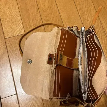 브라운 가죽 숄더백