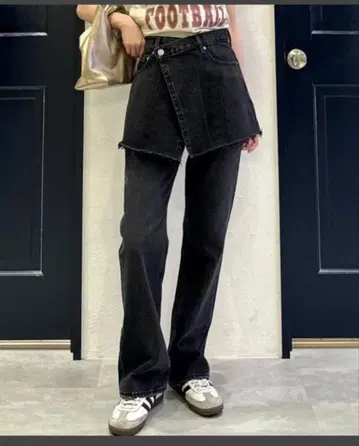 스커트 포함 블랙 스트레이트 데님