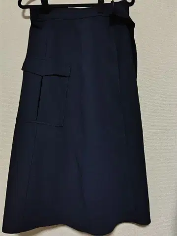 ZARA 네이비 랩스커트 포켓 부착