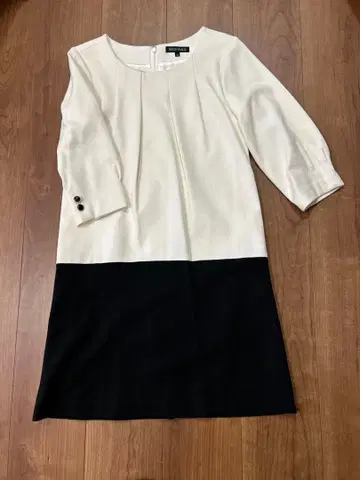 [ MICHEL KLEIN ] 아이보리 블랙 절개 오부 소매 튜닉