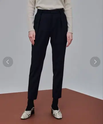 블랙 테이퍼드 팬츠