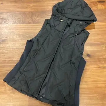 후드 부착 블랙 다운 베스트 M 사이즈