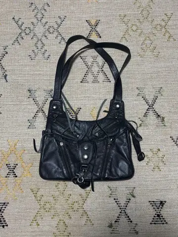 보타키에 y2k 블랙 가죽 핸드백