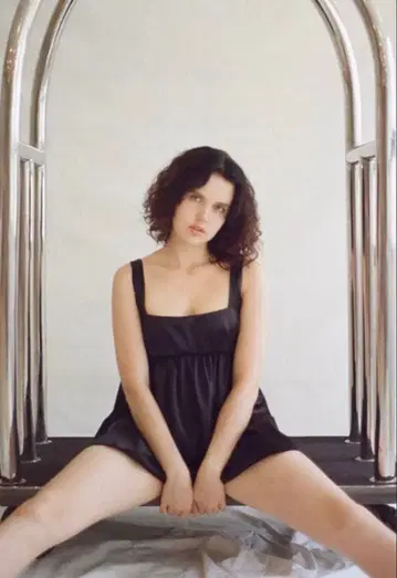 더 버진스 원피스 베이지