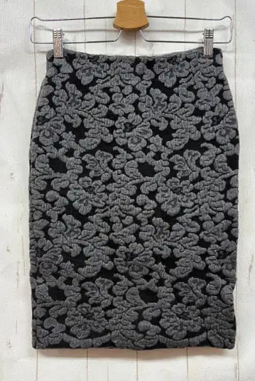 B410: 뷰티풀피플 꽃무늬 자카드 니트 스커트