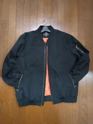 MA-1 스타일 블랙 자켓