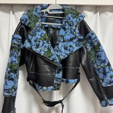 꽃무늬 숏 기장 자켓