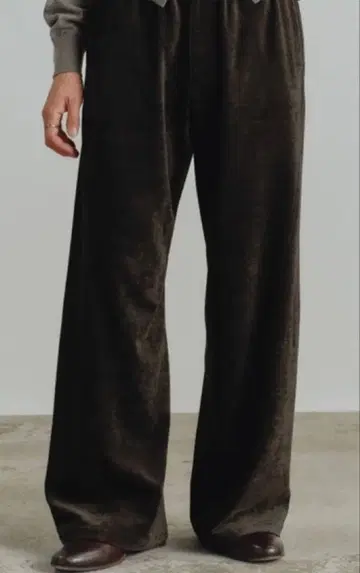 WASHED VELVET CURVE CUT WIDE PANTS
