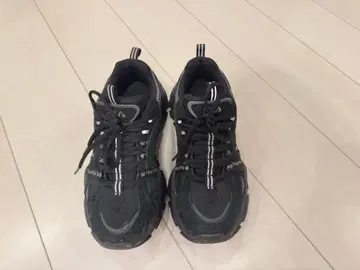 블랙 스포츠 스니커즈