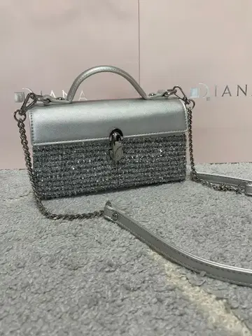 [ DIANA ] 실버 라메 숄더백
