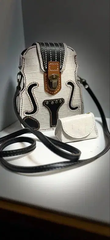 숄더백과 미니어처 백 세트 (바이올린을 모티브로 한 백)