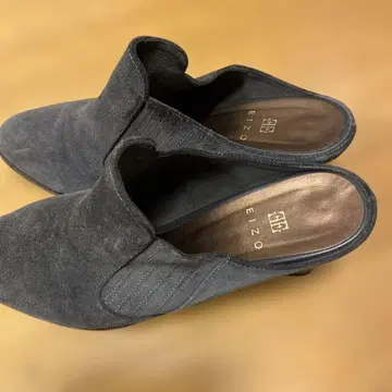 EIZO 그레이 스웨이드 하이힐 펌프스