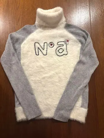 알치비오 38 터틀넥 스웨터