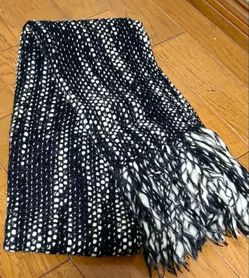 ABAHOUSE (아바하우스) 블랙 화이트 머플러 / 프리 사이즈