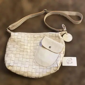 주케로 휠라 화이트 뜨개질 가죽 숄더백 사선 크로스