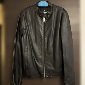연말 세일 ARMANI EXCHANGE 인조 가죽 자켓