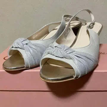 Shuna Shuna (슈나슈나) 스트랩 샌들