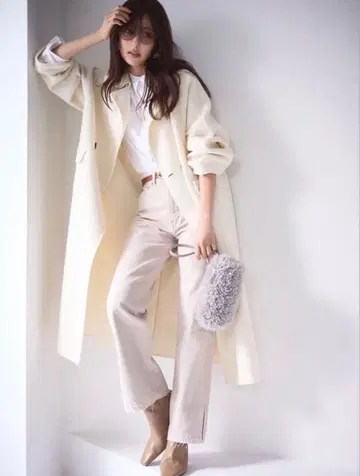 Mila Owen 컷오프 겨드랑이 슬릿 스트레이트 데님 팬츠