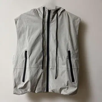 후드 부착 라이트 그레이 베스트