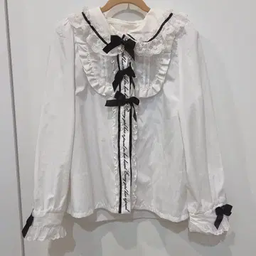 리즈리사 3연 리본 메시지 블라우스