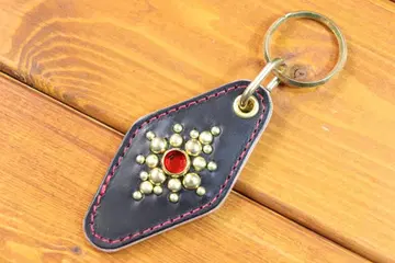 모텔 스터드 키링 가죽 색상 실 색상 변경 가능합니다