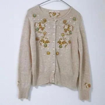 [ 새상품급 ] 차일드우먼 자수 니트 가디건 베이지