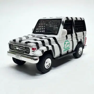 제조사 불명 1/32 정도? 랜드크루저 60 사파리 파크 사양